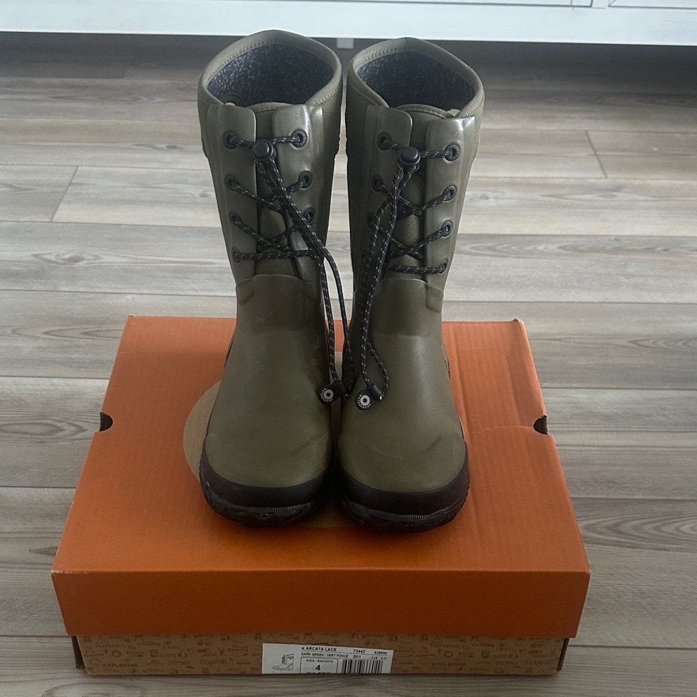 Bogs Kids Olive boots size 4 (37)
